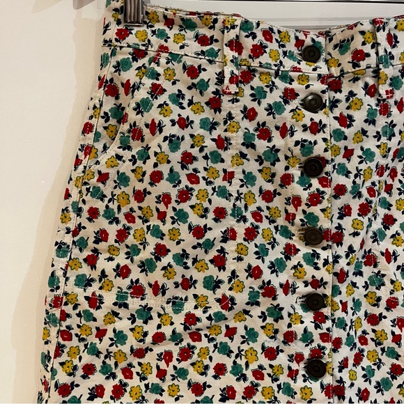 J.crew mercantile mini skirt with cream, red, yellow and green floral patterns. - Picture 5 of 7